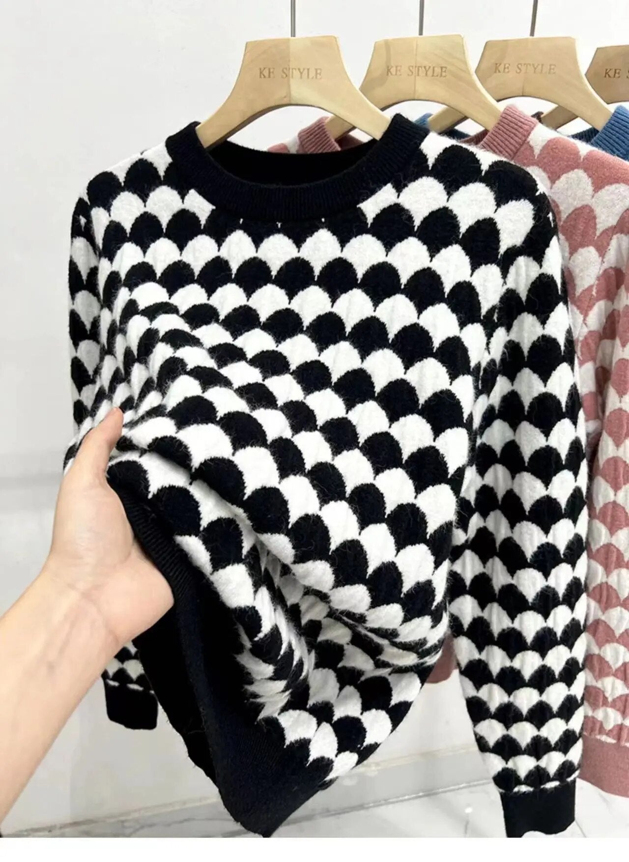 2023 Autumn and Winter New Sheep Fleece Two Color Jacquard Fish Scale Loose Women's Knitted Sweater