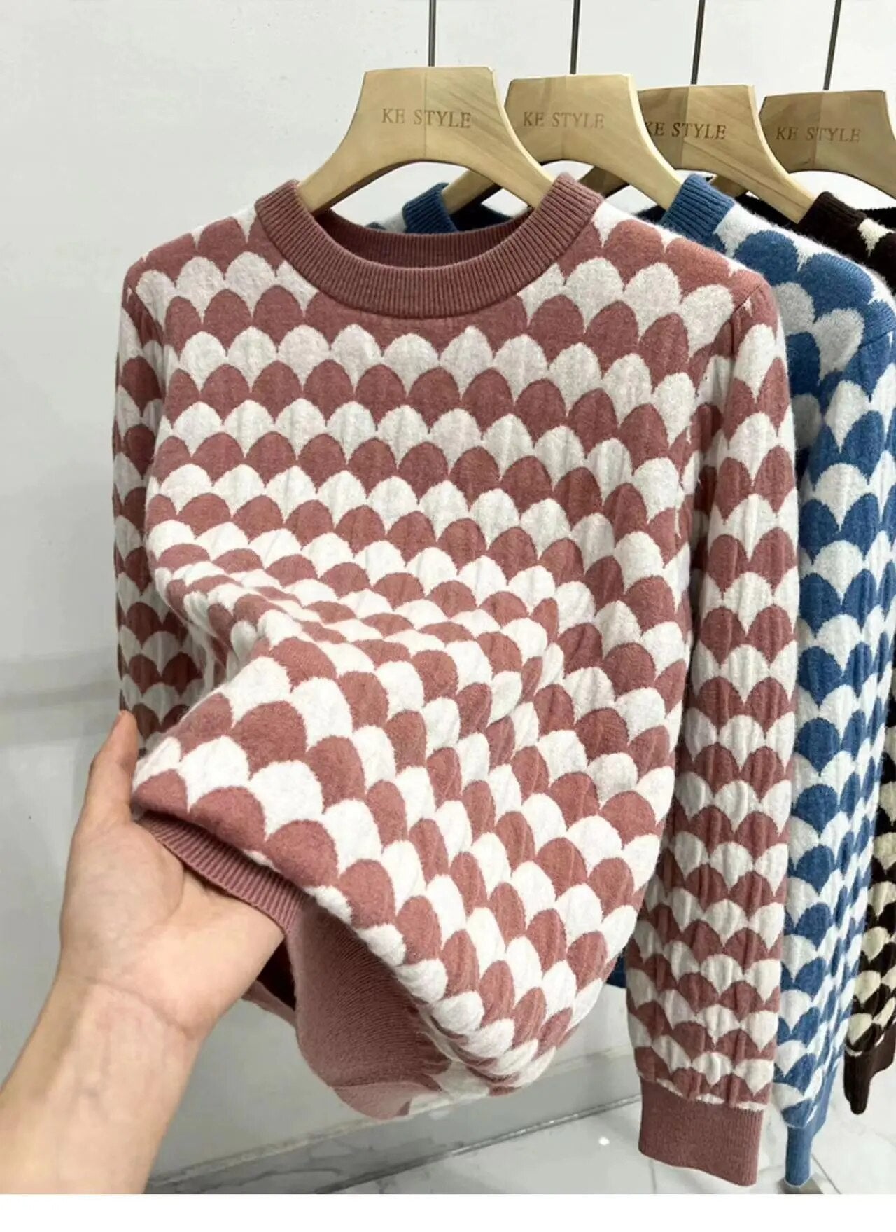 2023 Autumn and Winter New Sheep Fleece Two Color Jacquard Fish Scale Loose Women's Knitted Sweater