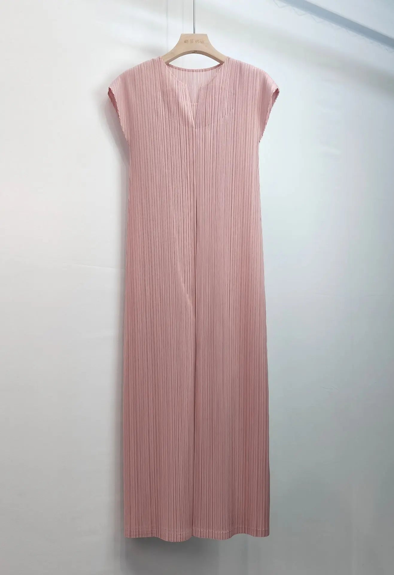 2024 Summer New Thin V-neck French Short-sleeved Minimalist Dress