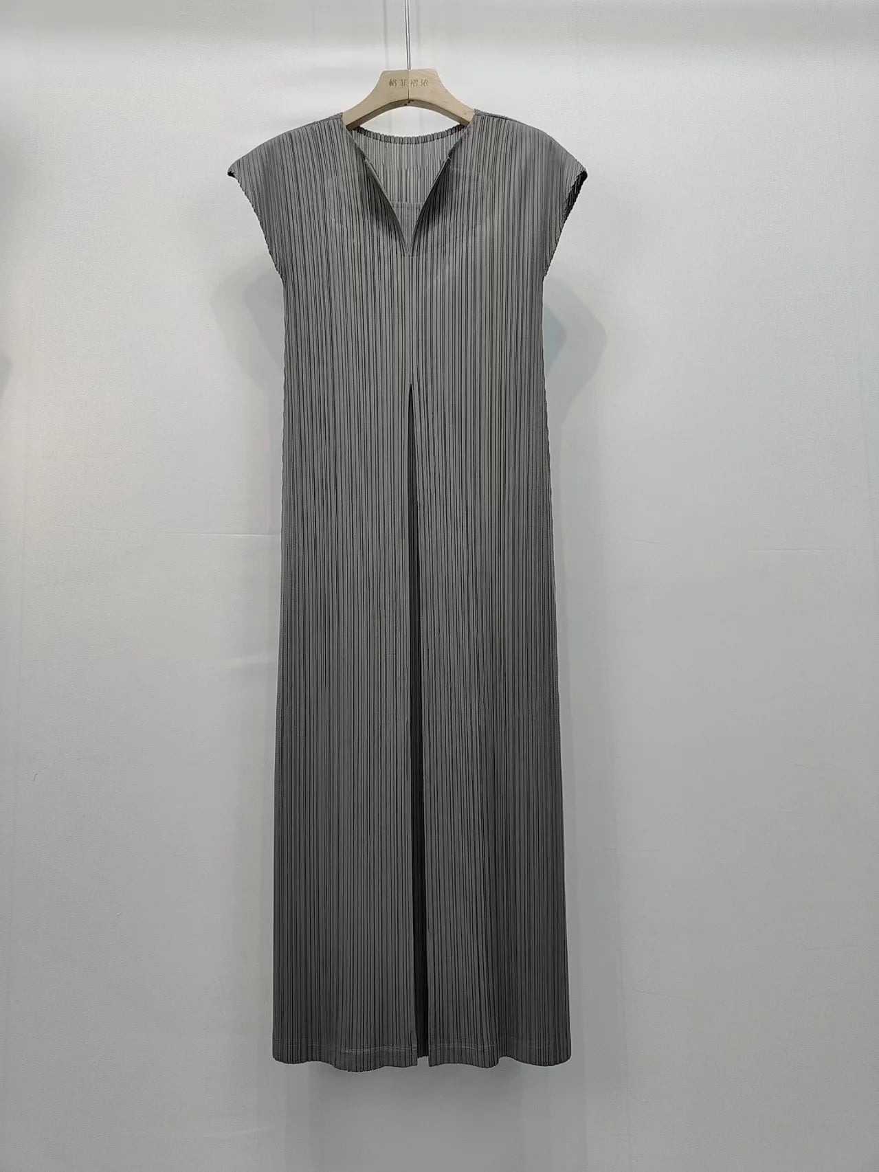 2024 Summer New Thin V-neck French Short-sleeved Minimalist Dress
