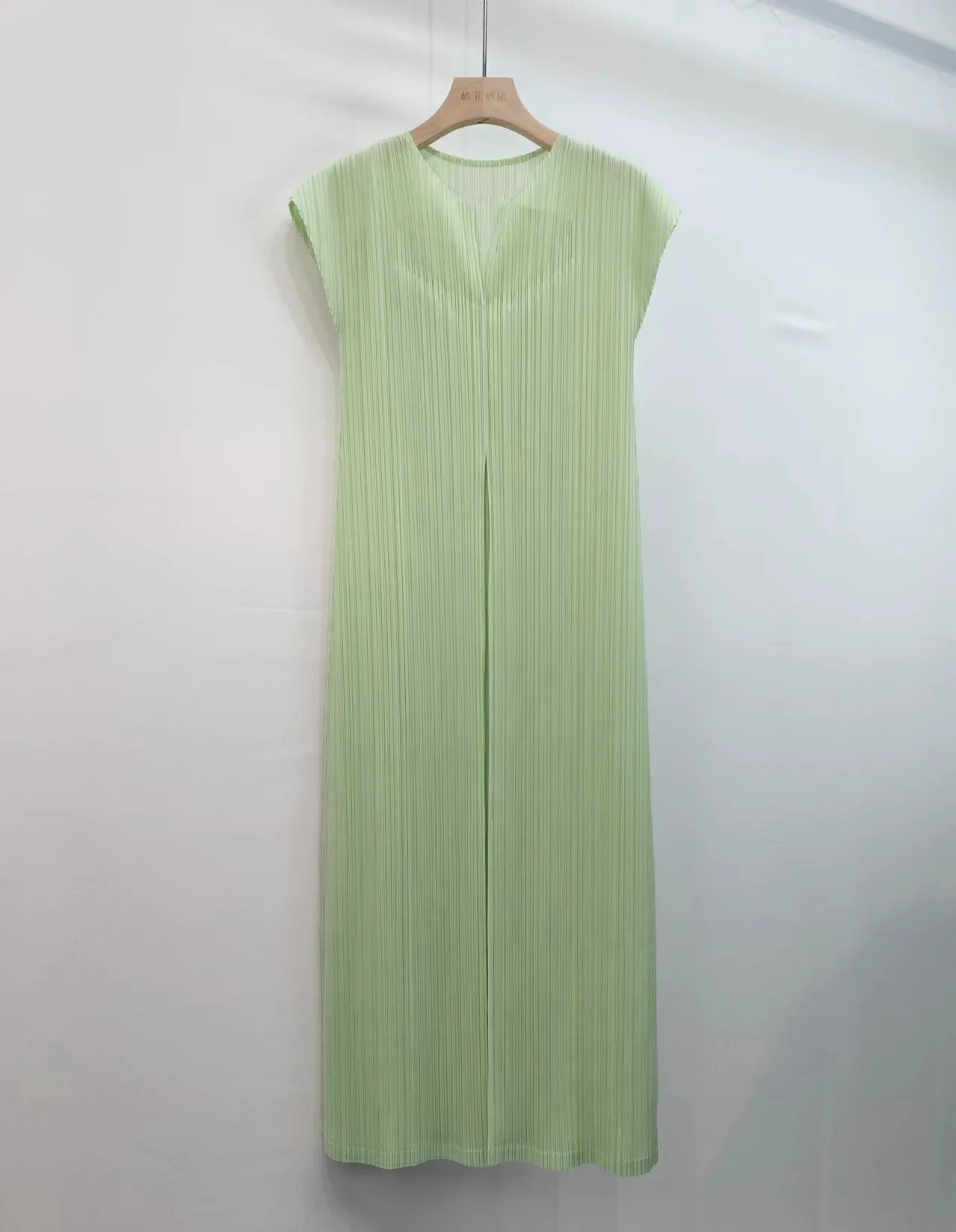 2024 Summer New Thin V-neck French Short-sleeved Minimalist Dress
