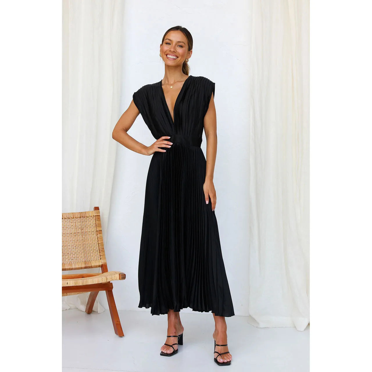 Summer New Sexy Deep V-neck Open Back Pleated Casual Loose Sleeveless Dress