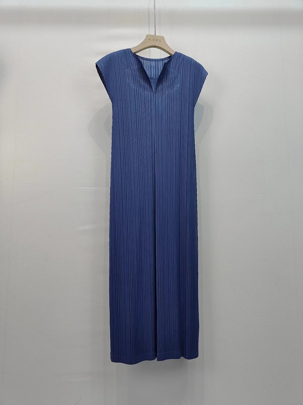 2024 Summer New Thin V-neck French Short-sleeved Minimalist Dress